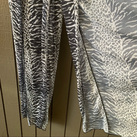 PrettyLittleThing Plus Size Black Animal Print Cover Up Pants - Picture 4 of 8